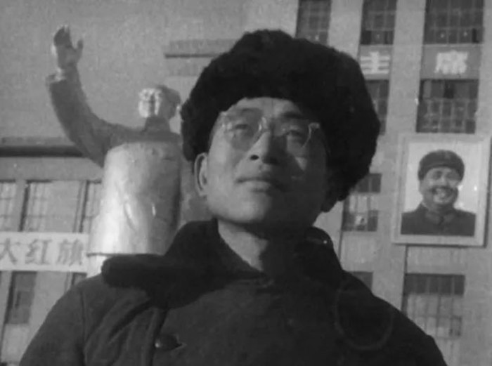 1966年，司徒兆光從蘇聯(lián)歸國(guó)，為北京工業(yè)學(xué)院創(chuàng)作毛主席雕像.jpg