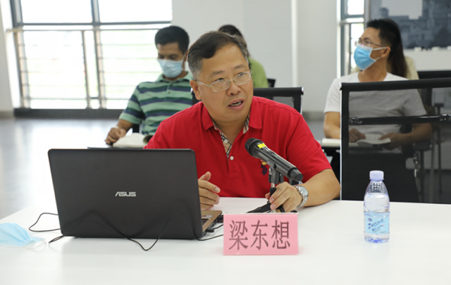 中共開平市委黨校校委、講師梁東想授課