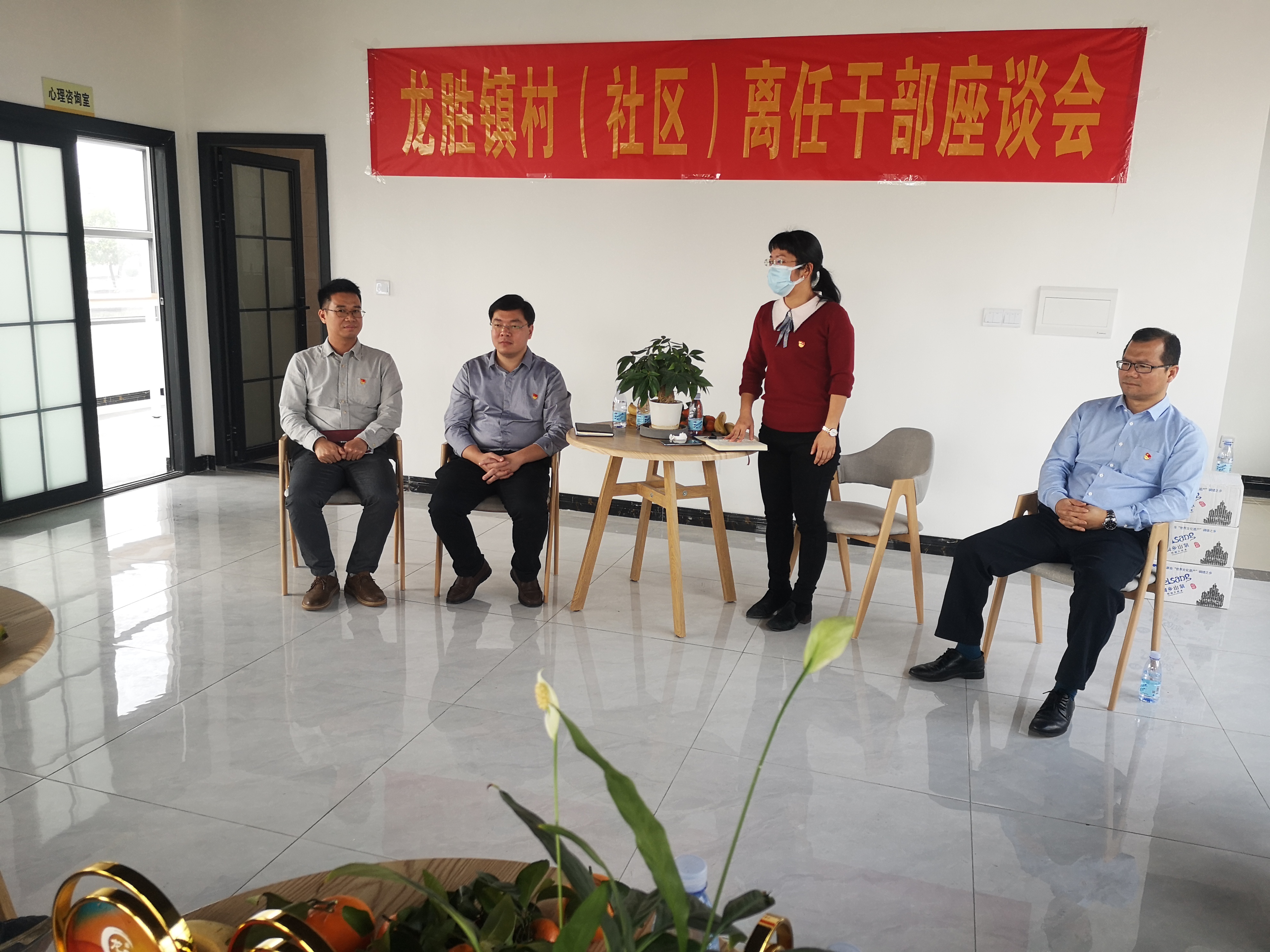 8鎮(zhèn)黨委副書記、鎮(zhèn)長黃巧娜講話.jpg