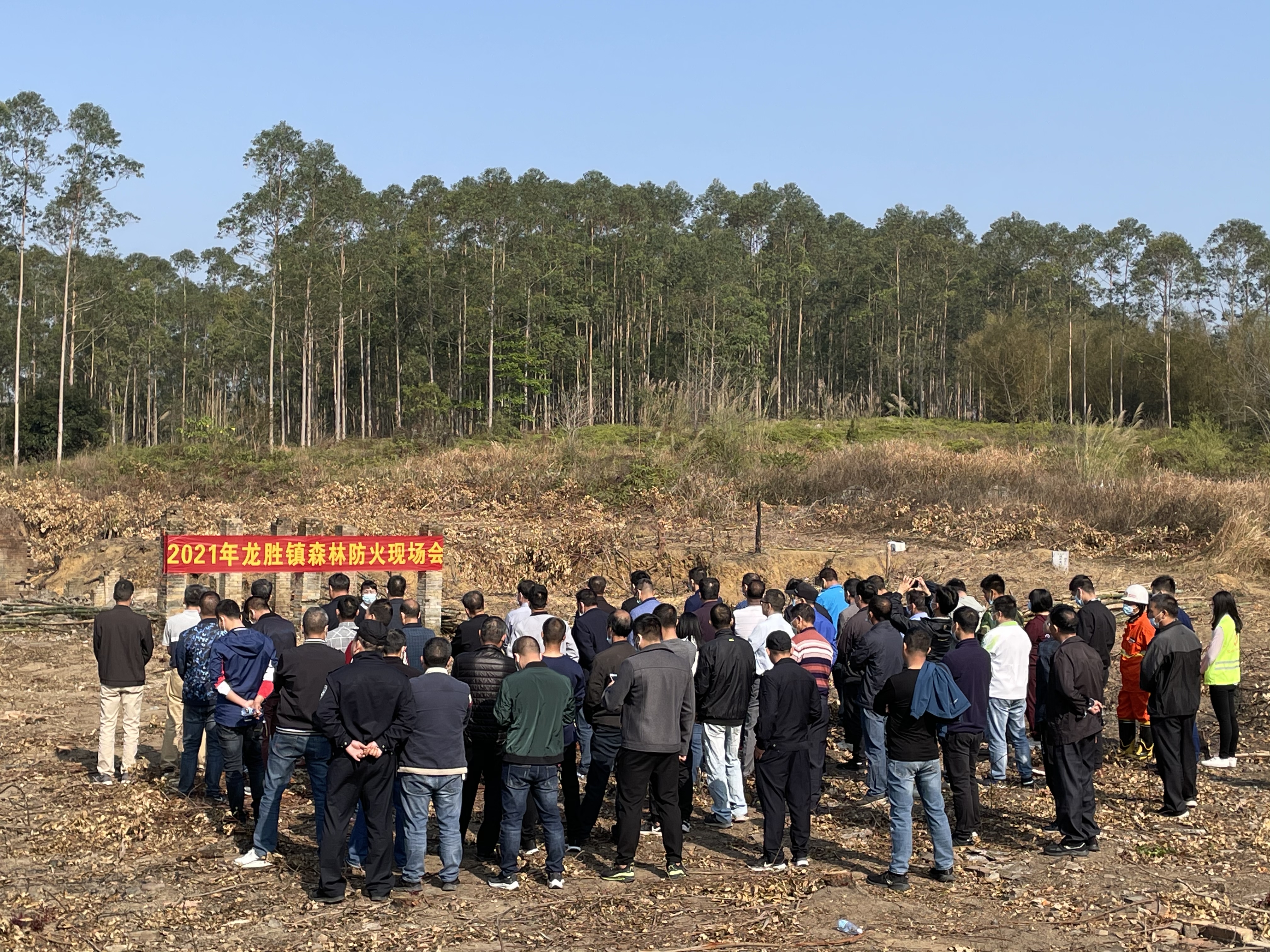 2月20日，龍勝鎮(zhèn)在西杰村委會(huì)廣興村召開(kāi)2021年森林防火工作現(xiàn)場(chǎng)會(huì).jpg