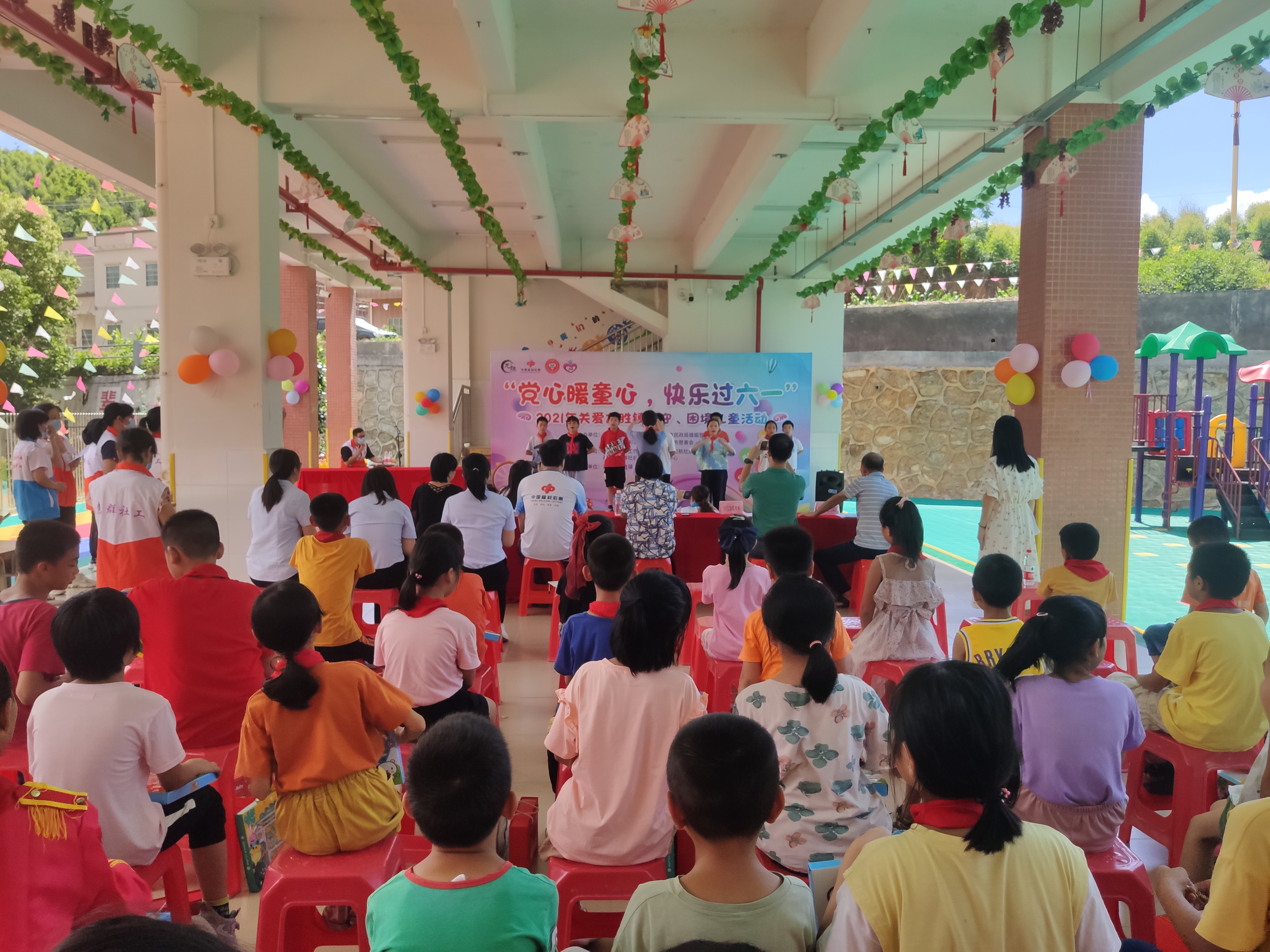 開平市慈善會(huì)聯(lián)合多部門開展“黨心暖童心，快樂(lè)過(guò)六一”主題黨日活動(dòng)21.jpg