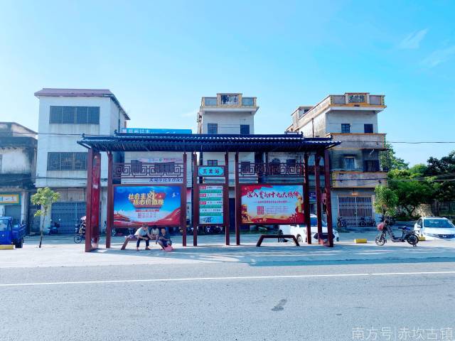 ▲新建成的公交車(chē)站