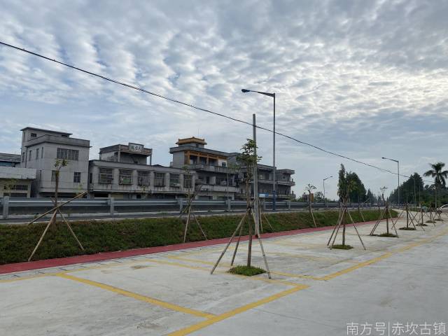 ▲通過(guò)“美麗廊道”建設(shè)，G325國(guó)道五龍段變得更加整潔美麗，交通更加安全