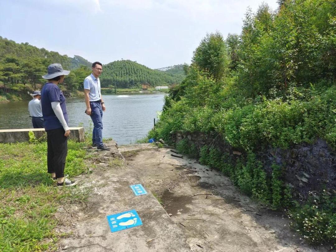 4深入排查轄區(qū)水庫、山塘，提前排洪騰出足夠庫容.png