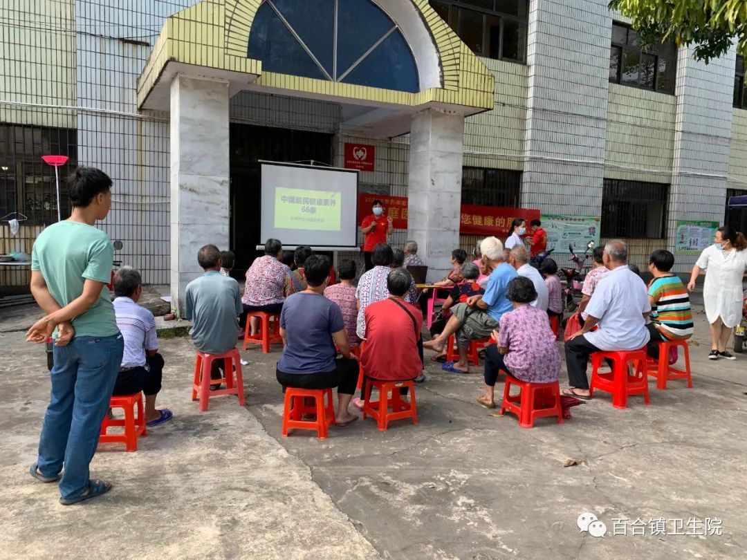 茅岡圩廣場改造后成為群眾日?；顒拥男碌貥?biāo).jpg