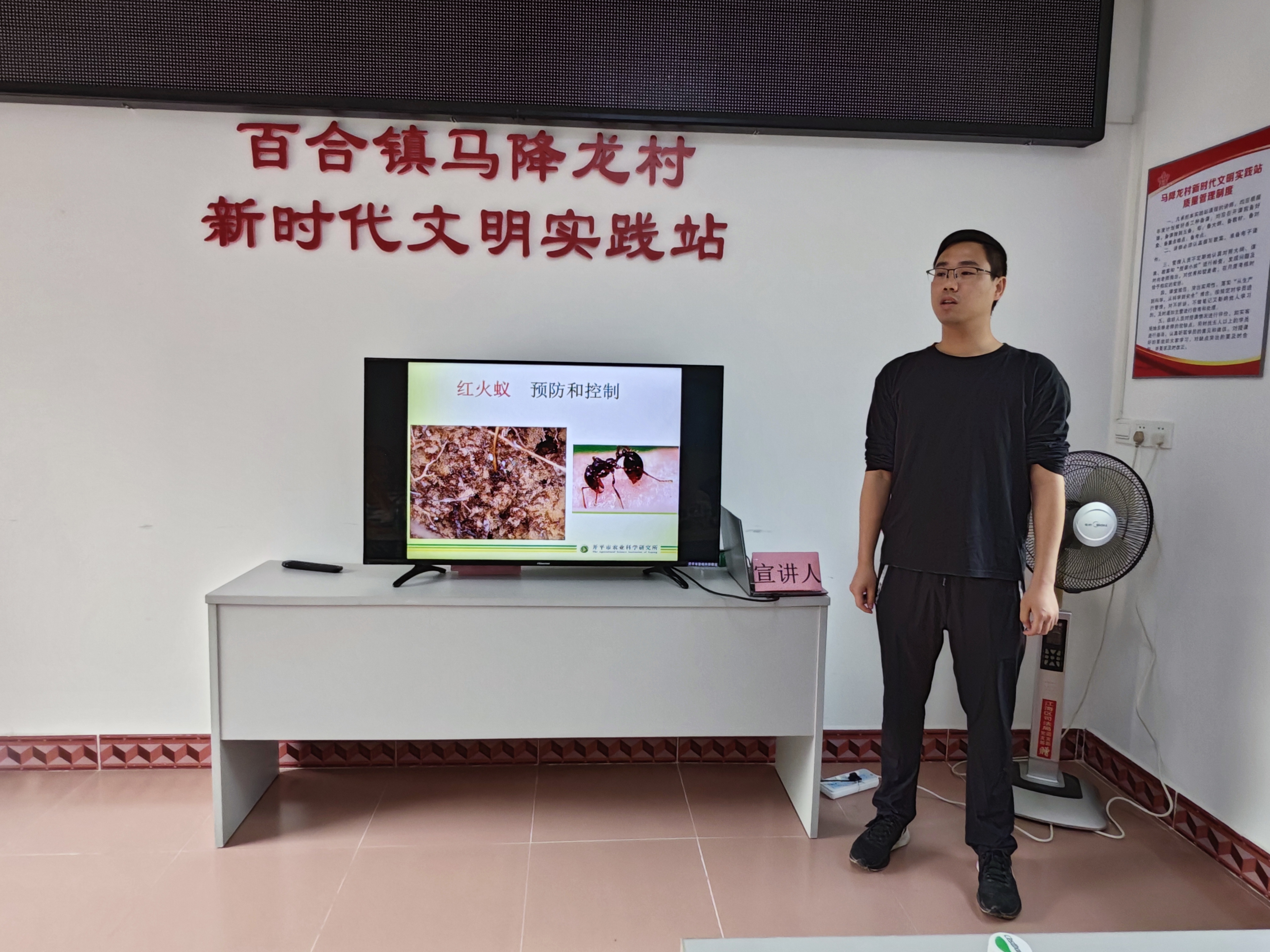 （圖片資料）Ⅱ-2-2)-②2022年11月22日開平市農(nóng)業(yè)農(nóng)村局在百合鎮(zhèn)馬降龍村開展學習農(nóng)業(yè)技術宣傳 共展振興夢想“聽黨話、感黨恩、跟黨走”主體教育活動（2）.jpg