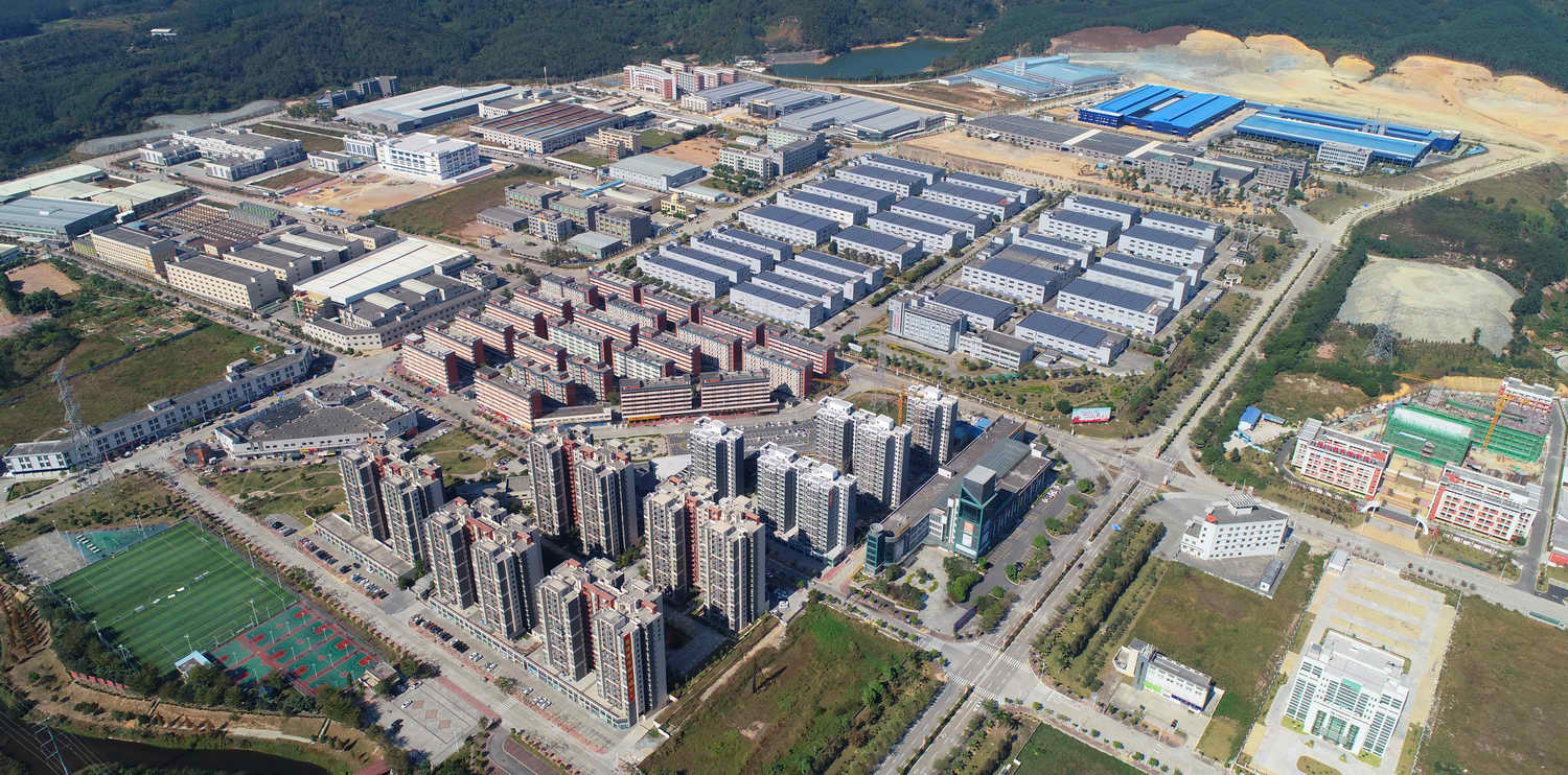 4、2021_0101_121956A翠山湖核心區(qū)已基本完成建設(shè)，廠房林立、配套完善。_調(diào)整大小.jpg