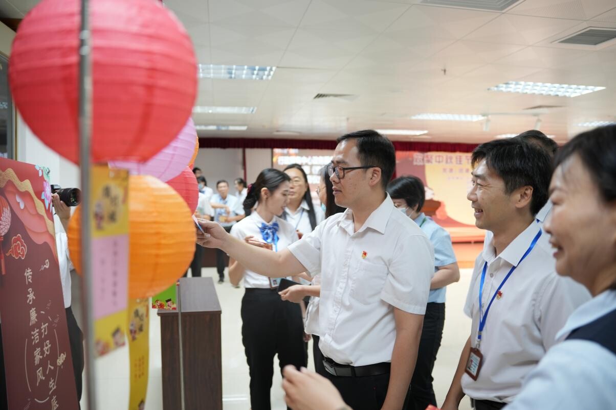 歡聚中秋佳節(jié) 政銀共譜未來--開平市政務服務數(shù)據(jù)管理局舉辦黨建、團建、工會共建活動_3