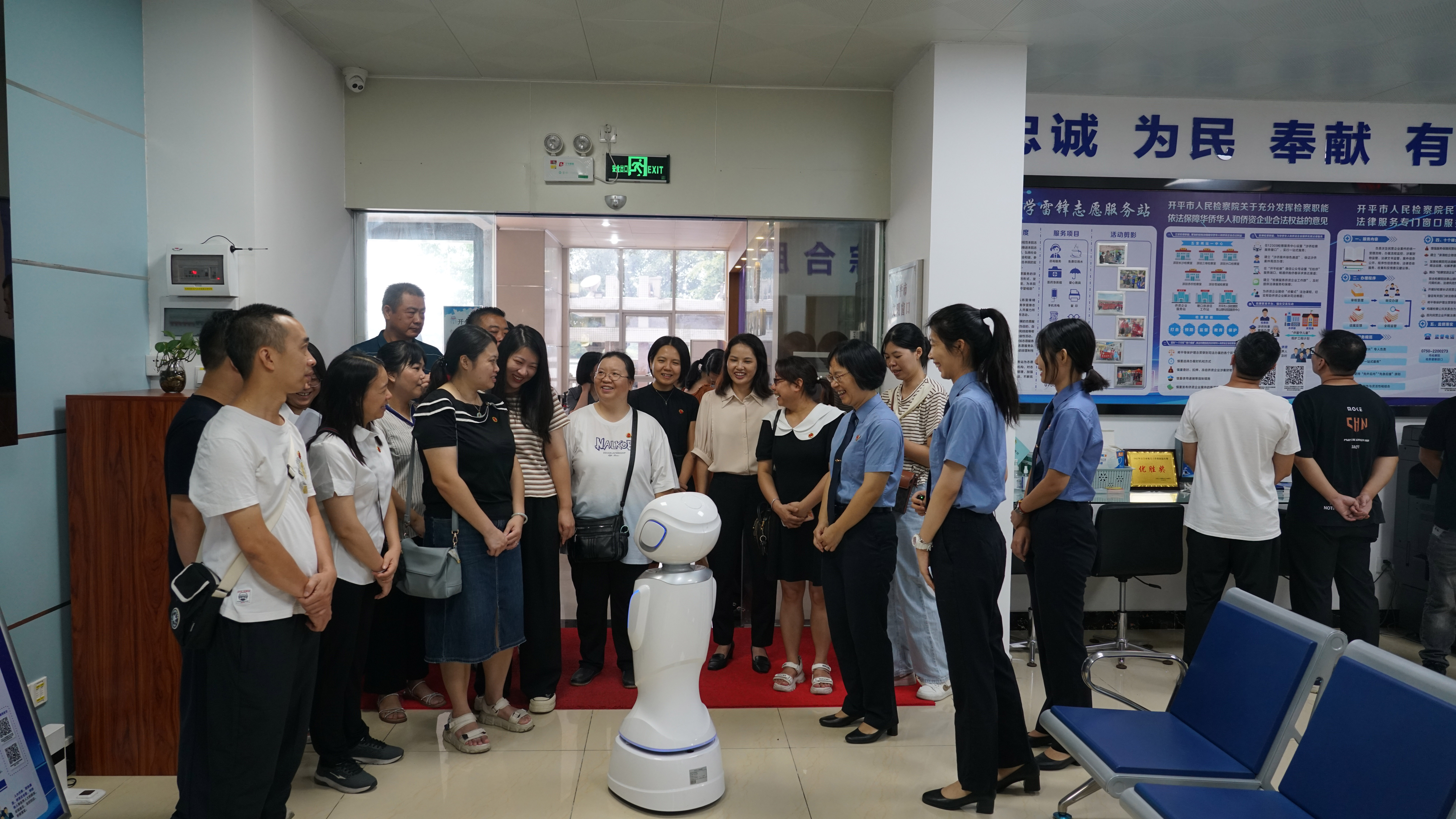 18.“法律明白人”、農(nóng)村學法用法示范戶代表走進人民檢察院開展培訓活動.JPG
