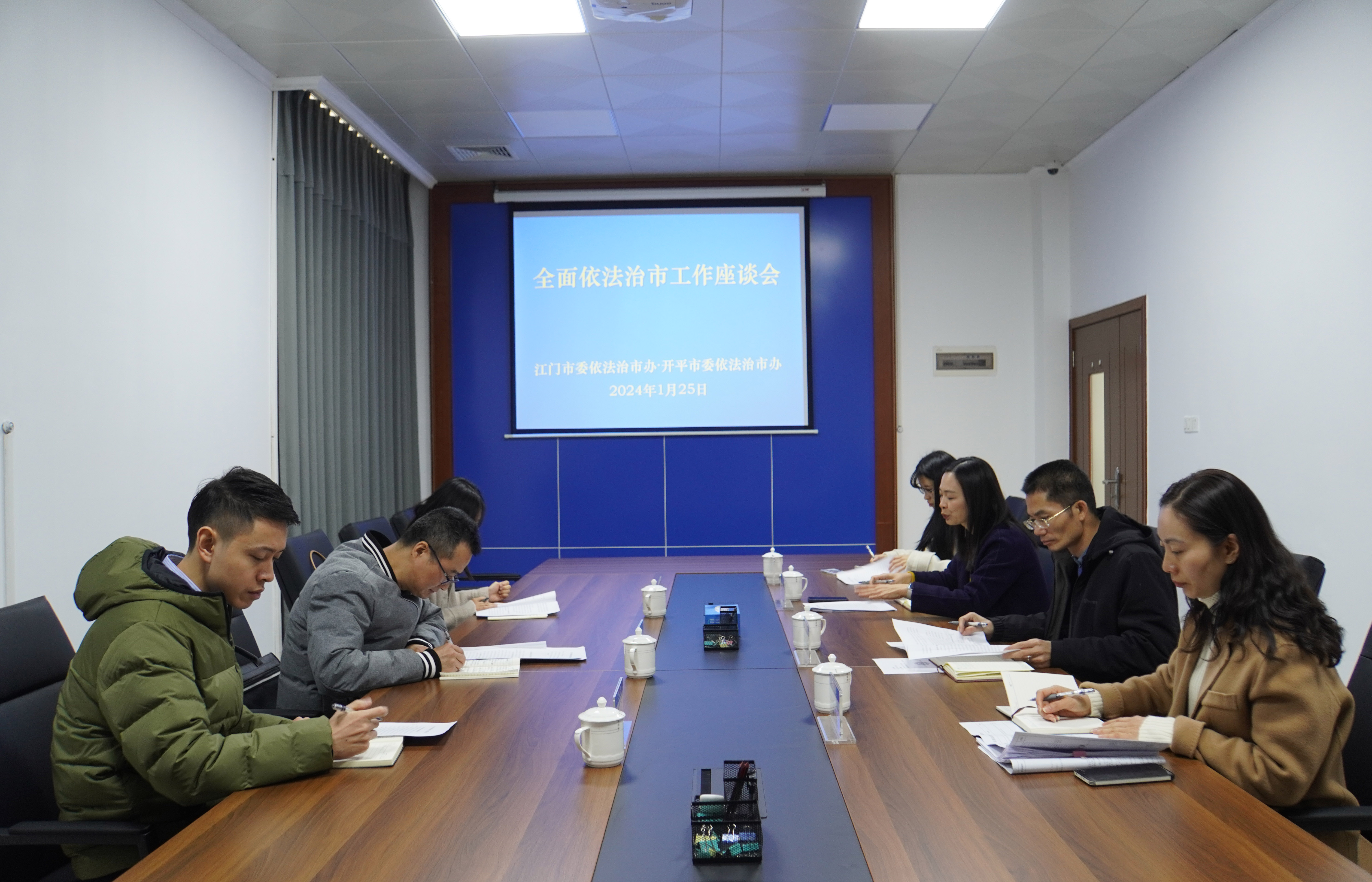 2024.1.25 依法治市工作座談會(huì)2(1).JPG