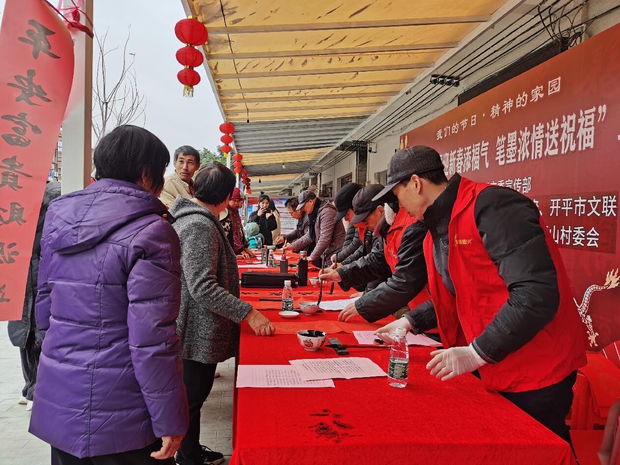 1月 百合鎮(zhèn)開展“潑墨迎春，情暖軍心”新春送春聯(lián)活動.docx_2