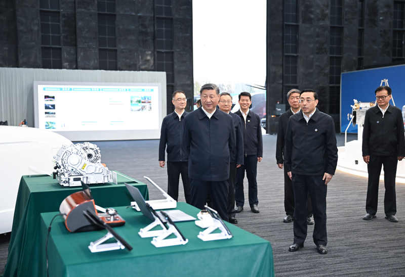 10月17日至18日，中共中央總書記、國家主席、中央軍委主席習近平在安徽考察。這是17日下午，習近平在合肥濱湖科學城察看安徽省重大科技創(chuàng)新成果集中展示。