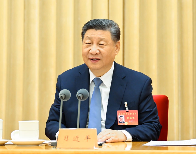 ??12月11日至12日，中央經(jīng)濟工作會議在北京舉行。中共中央總書記、國家主席、中央軍委主席習近平出席會議并發(fā)表重要講話。