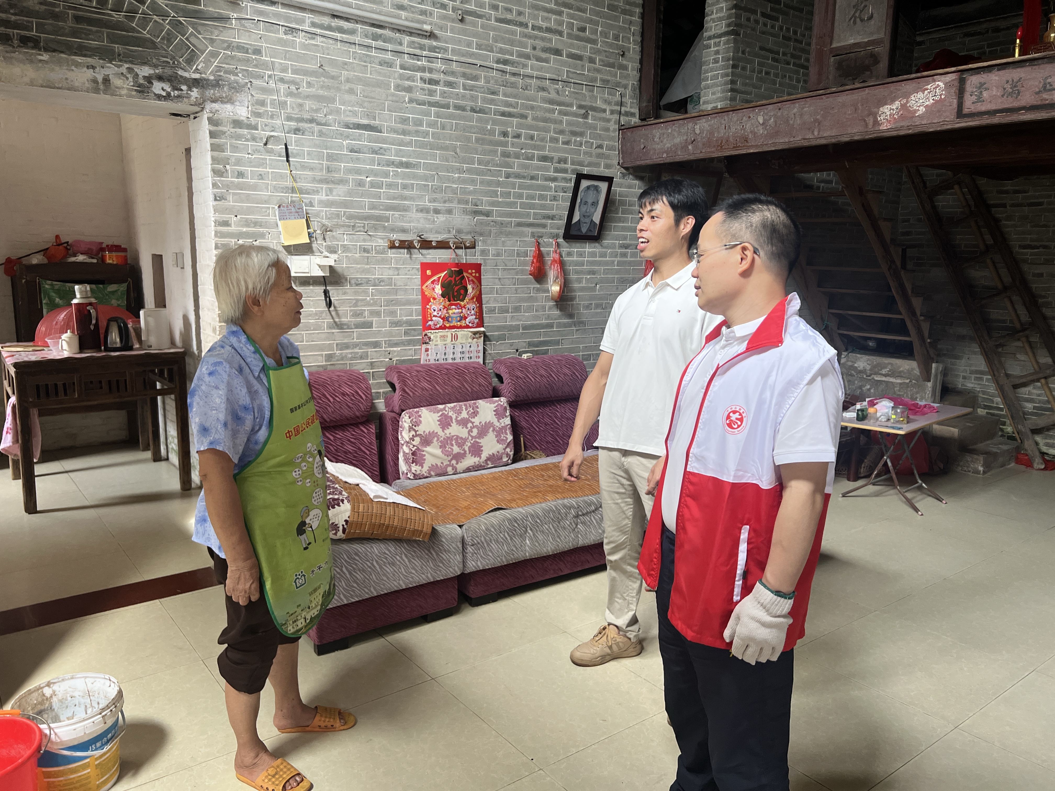 防疫責任扛在肩 國企沖鋒在“疫”線——市直國企黨工委在“兩熱”防控中彰顯擔當作為