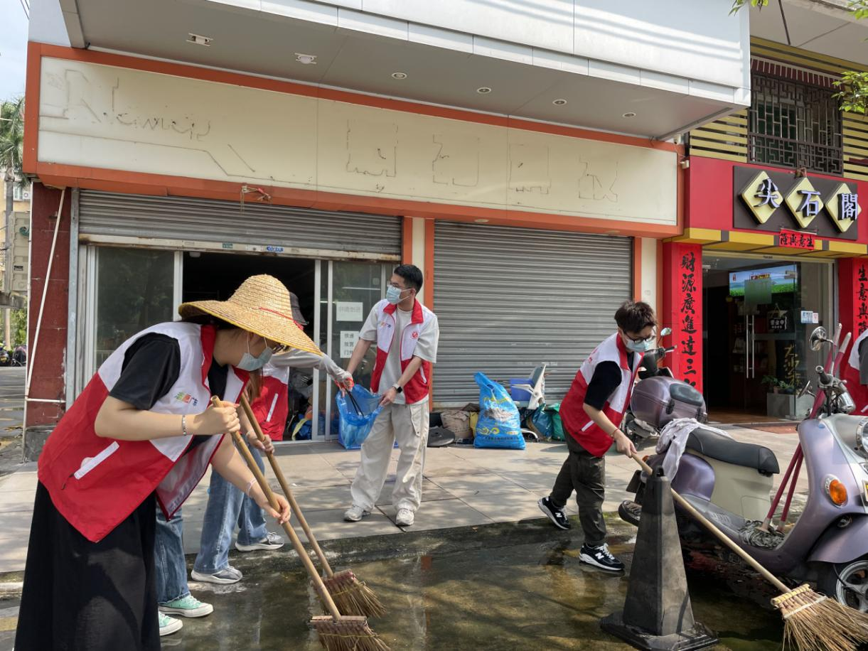 開平市財(cái)政局黨員干部亮身份、速行動(dòng)，防蚊滅蚊筑牢健康防線