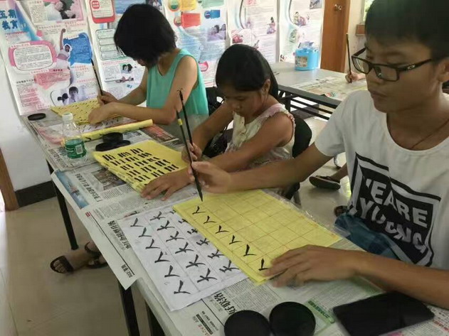 C:UsersadminDesktop20170815長(zhǎng)沙街道樓岡墟第二屆社區(qū)暑期青少年書法公益培訓(xùn)班圓滿結(jié)業(yè)20170711樓岡暑期書法公益培訓(xùn)班799830374723148969_調(diào)整大小.jpg