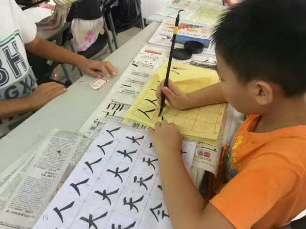 C:UsersadminDesktop20170815長(zhǎng)沙街道樓岡墟第二屆社區(qū)暑期青少年書法公益培訓(xùn)班圓滿結(jié)業(yè)20170711樓岡暑期書法公益培訓(xùn)班182235472713958095_調(diào)整大小.jpg