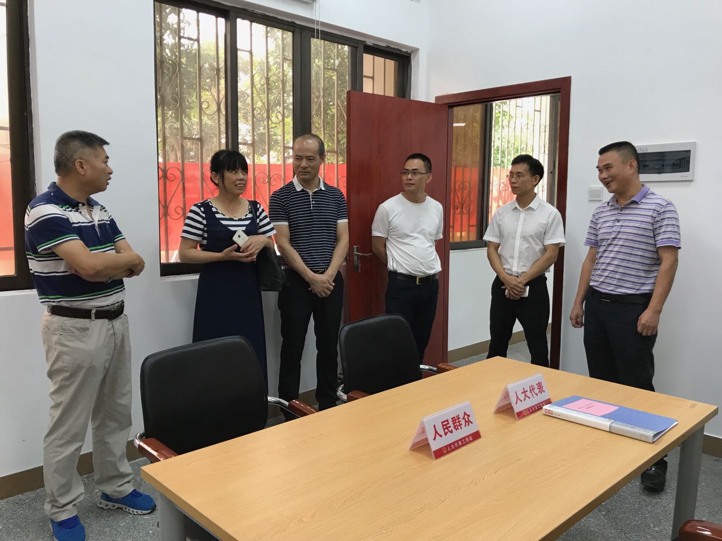 陽(yáng)西縣人大察看長(zhǎng)沙街道幕沙社區(qū)人大代表工作站.jpg 陽(yáng)西縣人大察看長(zhǎng)沙街道幕沙社區(qū)人大代表工作站.jpg